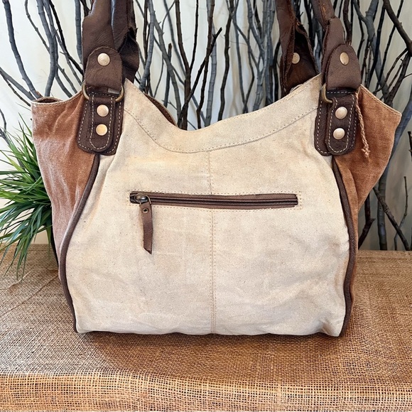 Clea Ray The Seafood Heaven Canvas Tote. - Picture 7 of 14